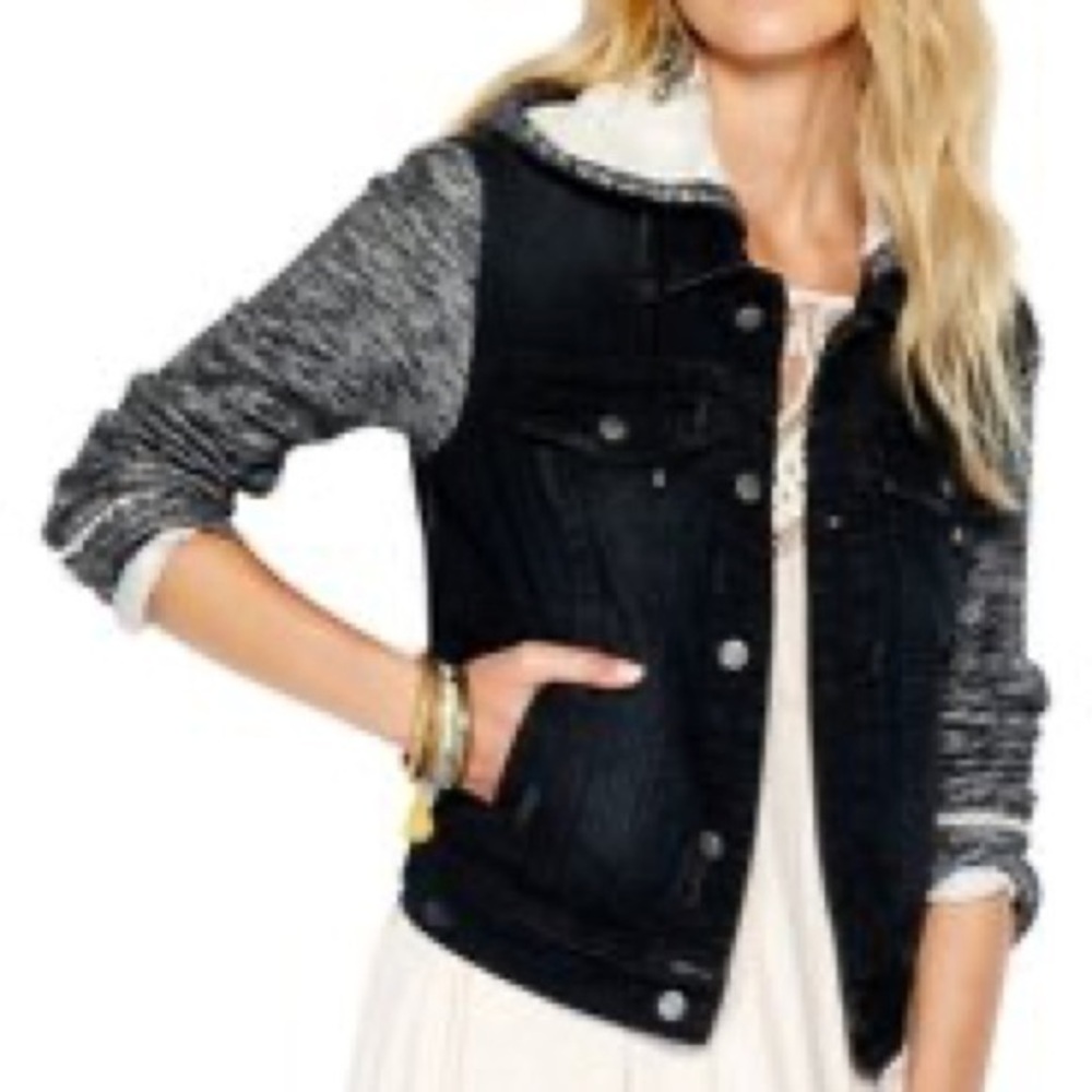 𝅺NWT Free People Sweatshirt Sleeve Denim Jacket